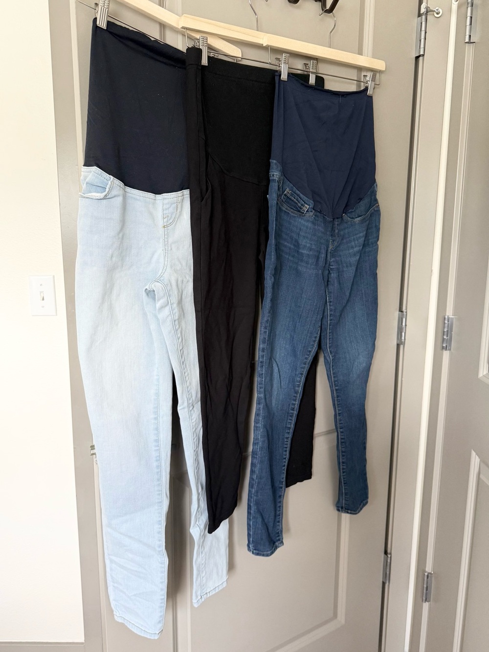 Bundle of 3 maternity pants, small sizes